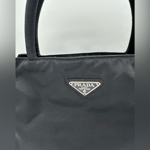 Authentic Prada Black Vintage Nylon Tote in Excellent Condition - Picture 4 of 4